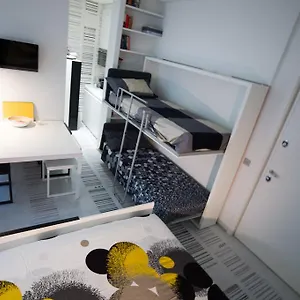 Stylish Mini In The Heart Of Apartamento Milán