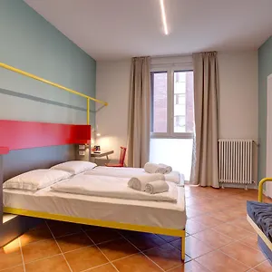 Hostel Meininger Garibaldi, Milan